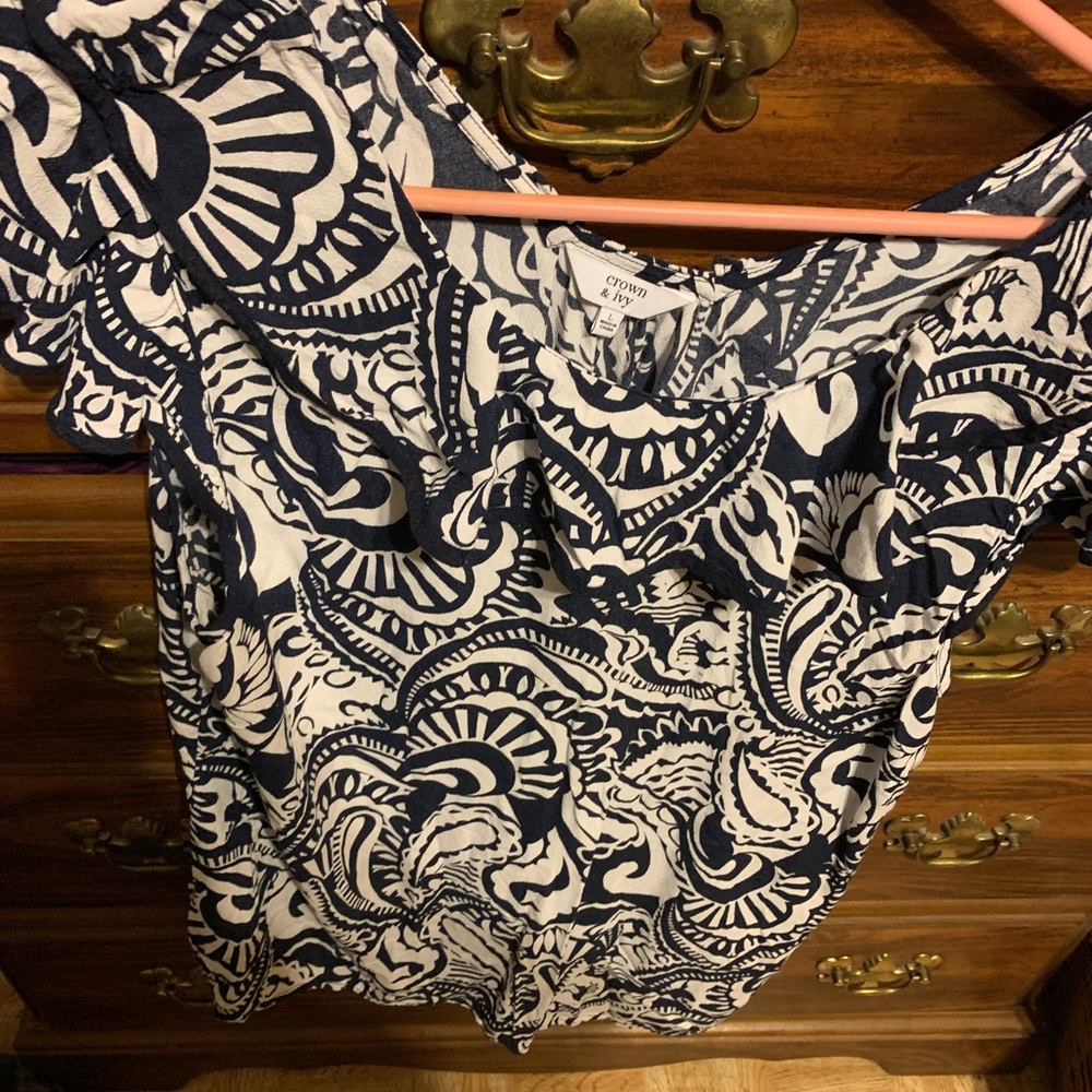 Sleeveless blouse